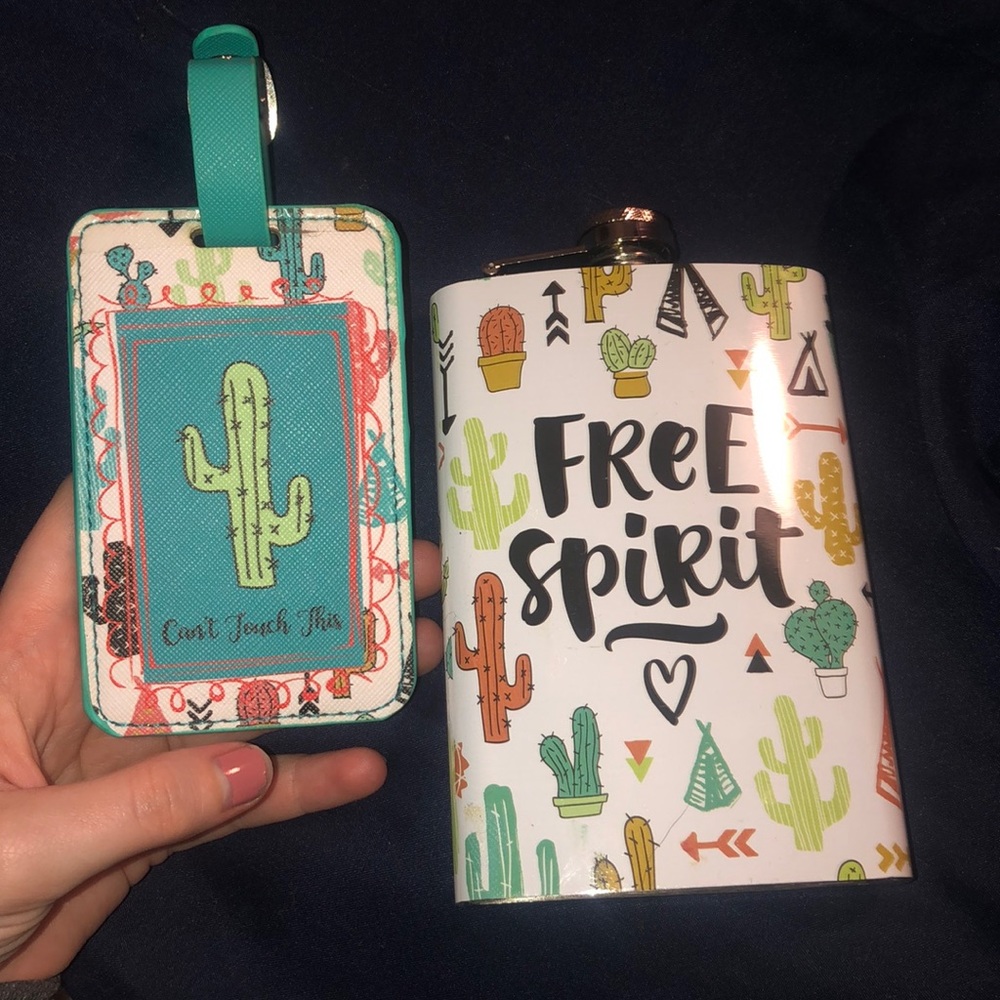 Flask and luggage tag set